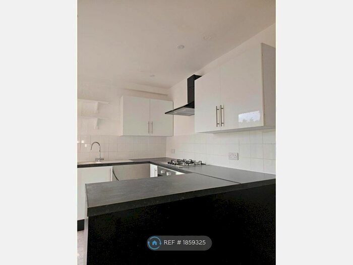 3 Bedroom Terraced House To Rent In Blackpool Road, Ashton-On-Ribble, Preston, PR2