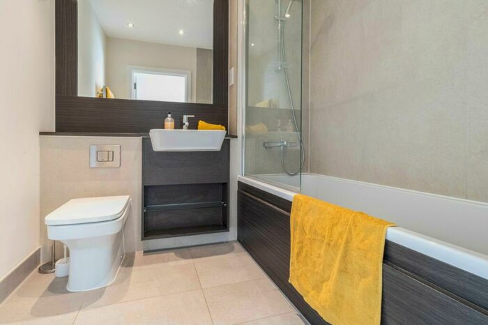 2 Bedroom Apartment To Rent In Peninsula Quay, Pegasus Way, ME7