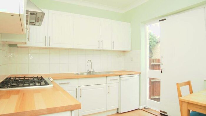 1 Bedroom Flat To Rent In Lascotts Road, Wood Green, N22