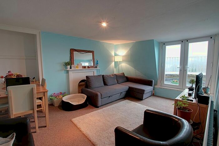 2 Bedroom Flat To Rent In Kensington Place, Bath BA1