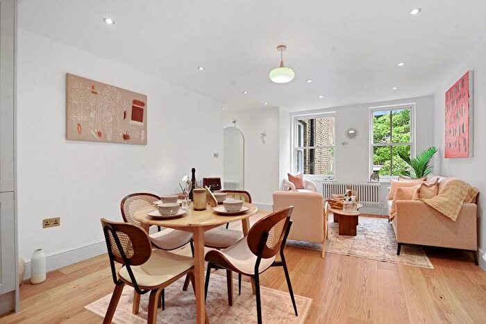 2 Bedroom Flat For Sale In Vicarage Gate, London, W8