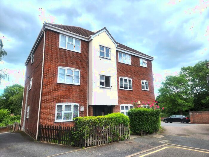 1 Bedroom Flat To Rent In Butteridge Close, RM9