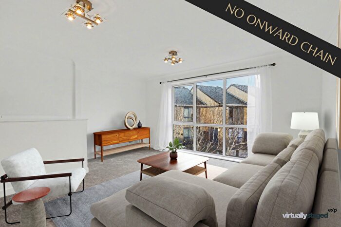 2 Bedroom Maisonette For Sale In The Esplanade, Rochester, ME1