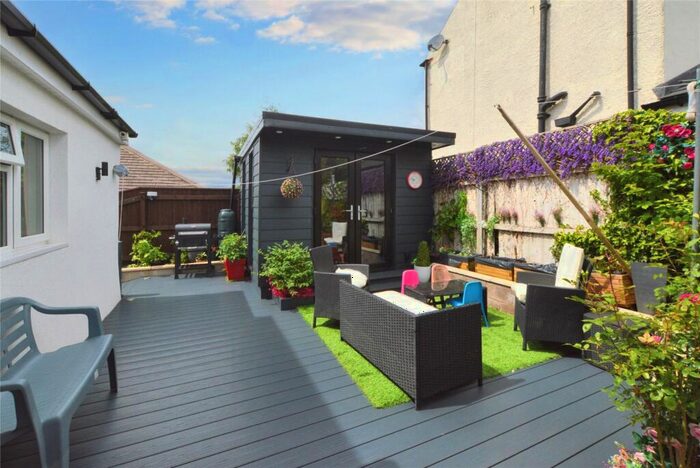 6 Bedroom Detached House For Sale In Greystones Close, Aberford, Leeds, LS25