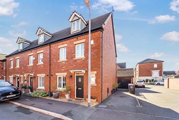 4 Bedroom Town House For Sale In Bolbury Crescent, Swinton, Manchester, M27
