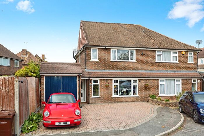 3 Bedroom Semi-detached House For Sale In Aldershot Road, Guildford, Surrey, GU2