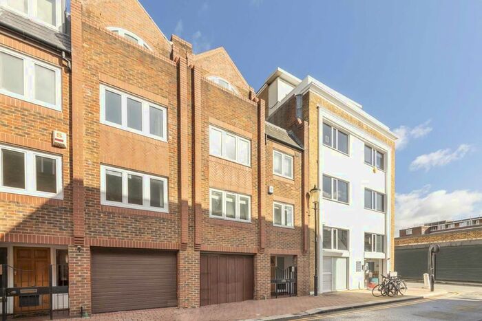 3 Bedroom Property To Rent In Ives Street, London, SW3