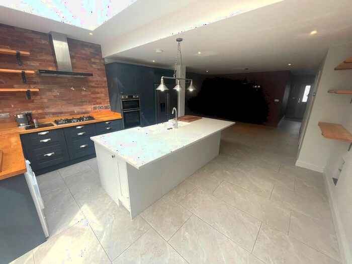 3 Bedroom Semi-Detached House To Rent In Brandon Road, Binley, Coventry, CV3