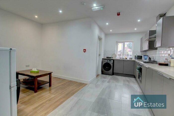 4 Bedroom End Of Terrace House To Rent In Sir Henry Parkes Road, Canley Gardens, Coventry, CV5