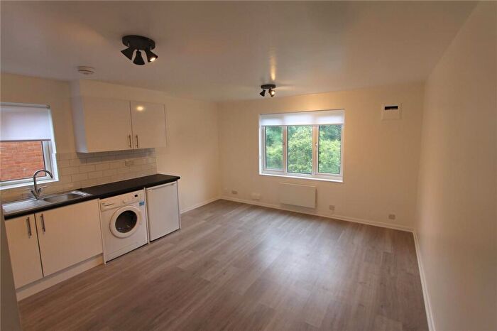 1 Bedroom Apartment To Rent In Pavilion Way, Edgware, HA8
