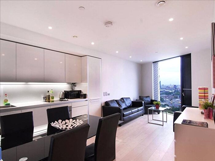 2 Bedroom Flat To Rent In Walworth Road, Elephant And Castle, London, SE1