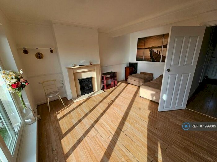 3 Bedroom Maisonette To Rent In Bexley Road, London, SE9