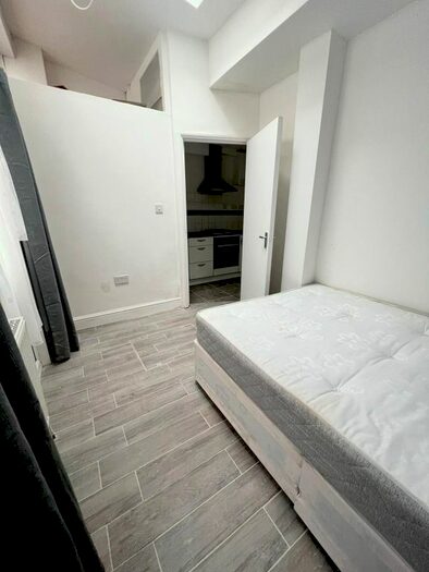 1 Bedroom Flat To Rent In High Road Leytonstone, London, E11