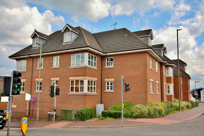 2 Bedroom Flat To Rent In Lower Guildford Road, Knaphill, Woking, Surrey, GU21
