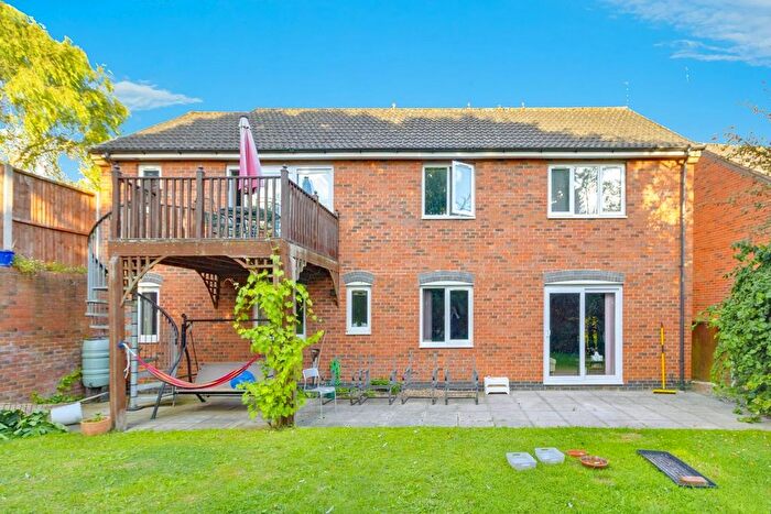 5 Bedroom Detached House For Sale In Savernake Road, Leicester, LE4