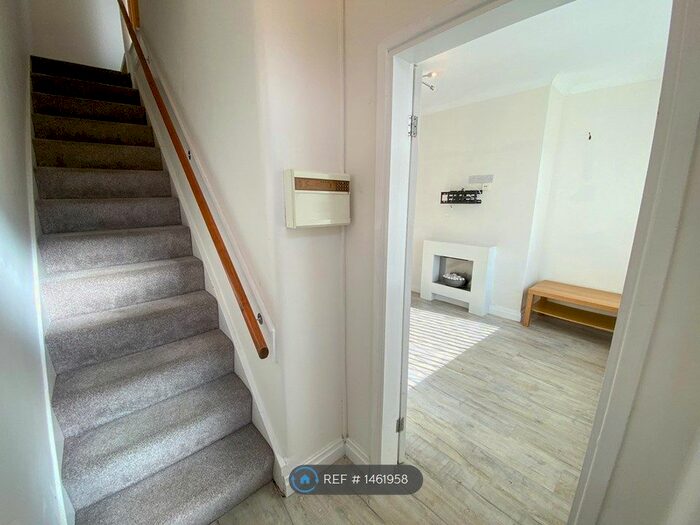 2 Bedroom Terraced House To Rent In Chestnut Street, Chadderton, Oldham, OL9