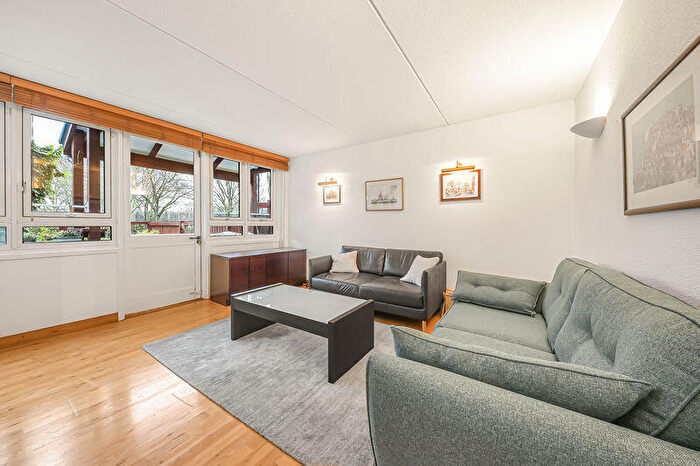 3 Bedroom Flat For Sale In Three Double Bedrooms Split Level Garden Flat, SW11