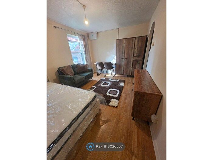Studio To Rent In Alexander Close, Barnet, EN4