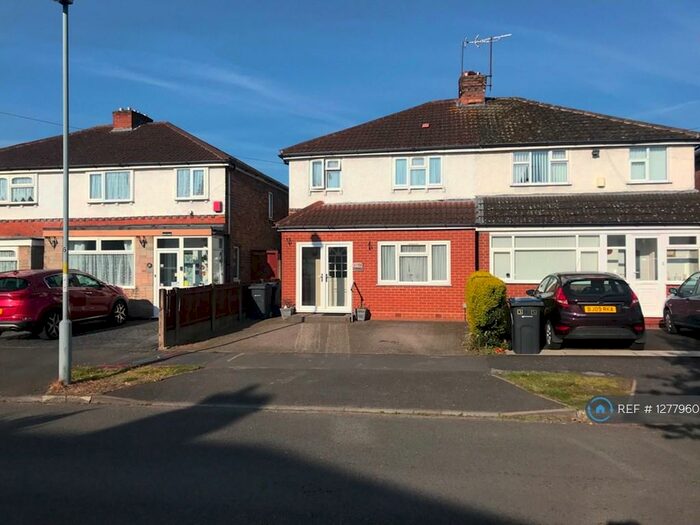 3 Bedroom Semi-Detached House To Rent In Redthorn Grove, Birmingham, B33