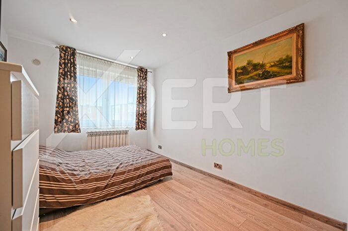 2 Bedroom Flat For Sale In Farm Road, Hounslow, TW4