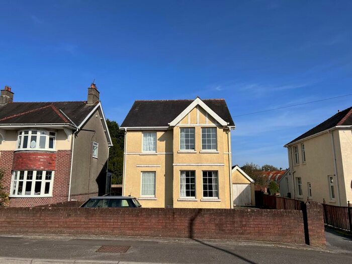 3 Bedroom Detached House For Sale In Towy Avenue, Llandovery, Carmarthenshire., SA20