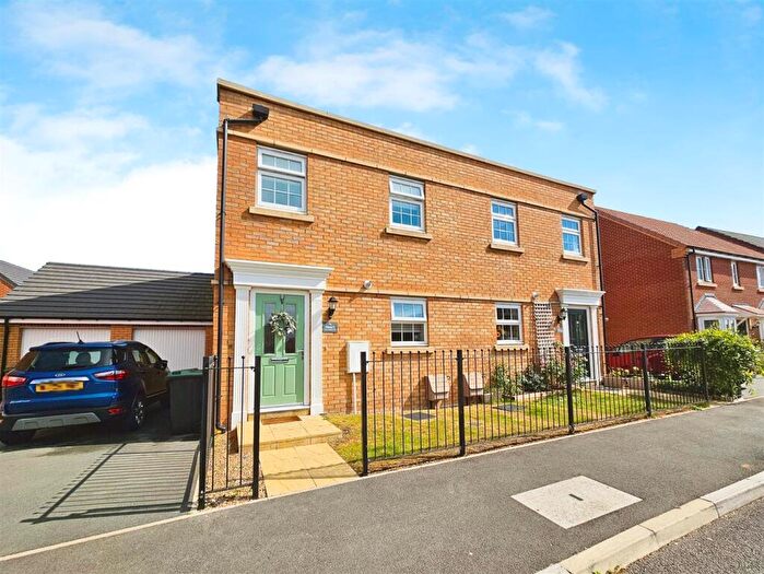 3 Bedroom Semi-Detached House To Rent In Livingstone Road, Corby, NN18