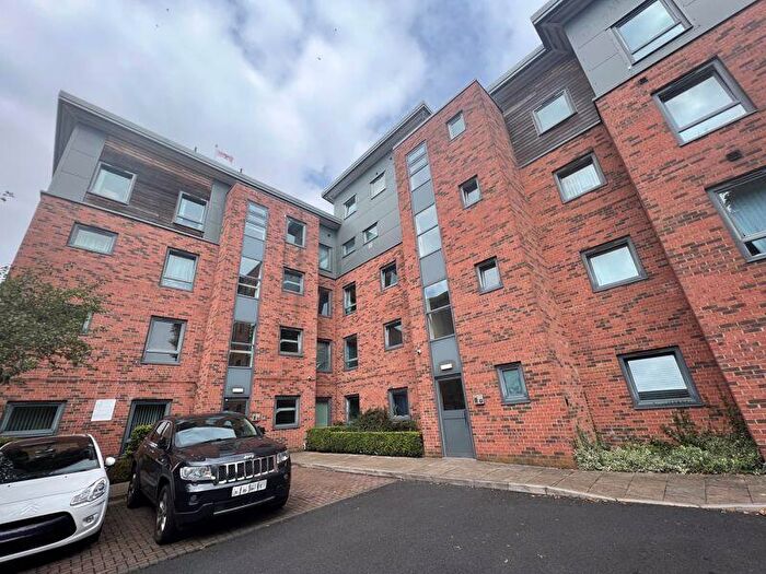 2 Bedroom Flat To Rent In Eccles Fold, Manchester, M30