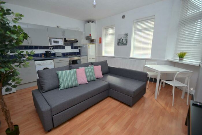1 Bedroom Flat To Rent In Tewkesbury Street, Cathays, Cardiff, CF24