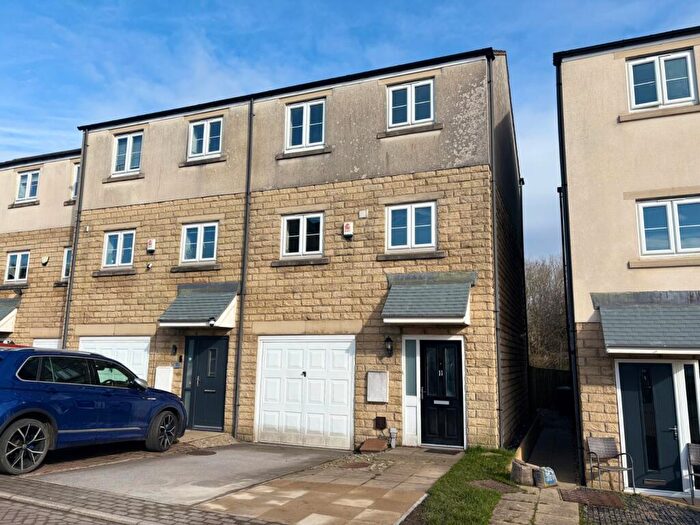 3 Bedroom Town House For Sale In Beckside, Shelf, Halifax, HX3