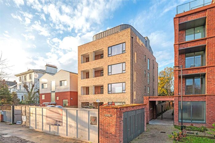 2 Bedroom Flat For Sale In Thornton Road, London, SW12