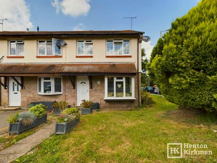 3 Bedroom End Of Terrace House To Rent In Cornflower Gardens, Billericay, CM12