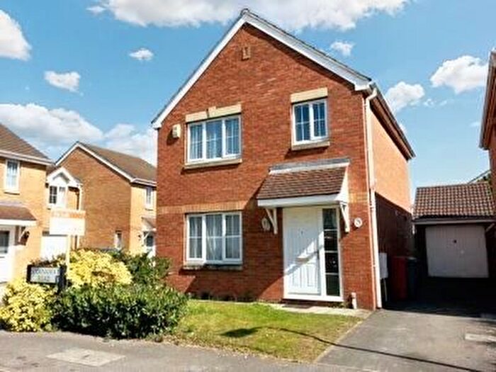 3 Bedroom Detached House To Rent In Stornaway Road, Slough, SL3