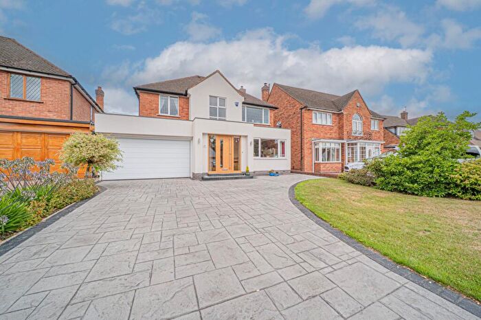 3 Bedroom Detached House For Sale In Yewhurst Road, Solihull, B91