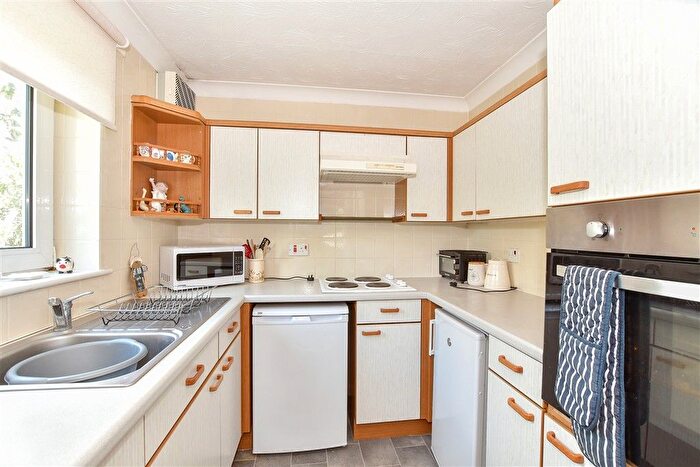 2 Bedroom Flat For Sale In Waterloo Road, Tonbridge, Kent, TN9