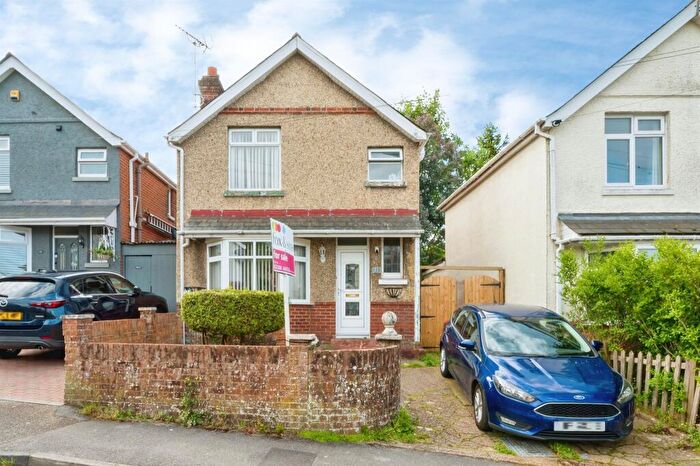 3 Bedroom Detached House For Sale In Northfield Road, Southampton, SO18