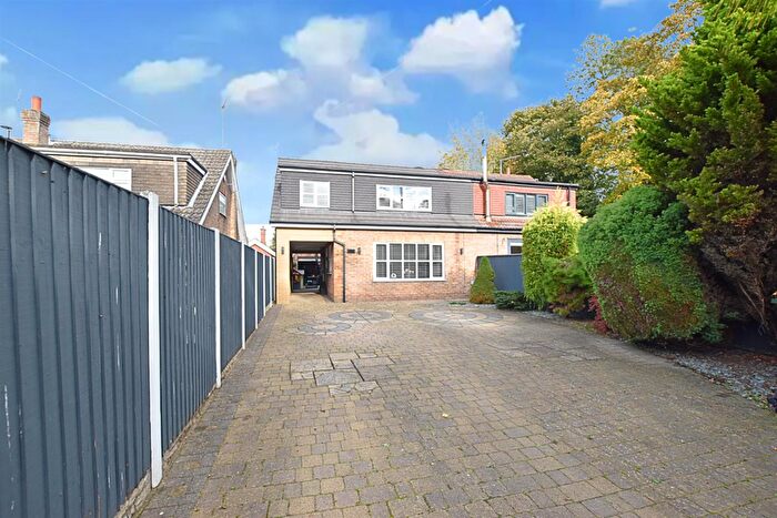 4 Bedroom Semi-Detached House For Sale In Old Main Road, Barnoldby-Le-Beck, Grimsby, DN37