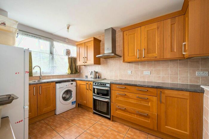 3 Bedroom Flat To Rent In Chisley Road, Tottenham, London, N15