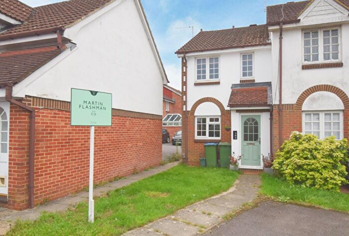 2 Bedroom End Of Terrace House For Sale In Shaw Drive, Walton-on-Thames, KT12