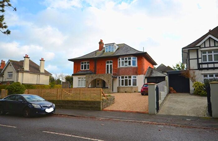3 Bedroom Flat For Sale In Queens Park South Drive, Bournemouth, BH8