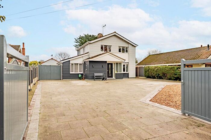 3 Bedroom Detached House For Sale In New Road, Fritton, NR31