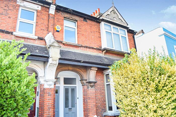 2 Bedroom Maisonette To Rent In Robinson Road, Colliers Wood, SW17