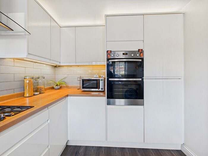 3 Bedroom Terraced House For Sale In Windmill Close, Clanfield, PO8