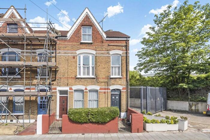 2 Bedroom Maisonette To Rent In Boundaries Road, Balham, SW12