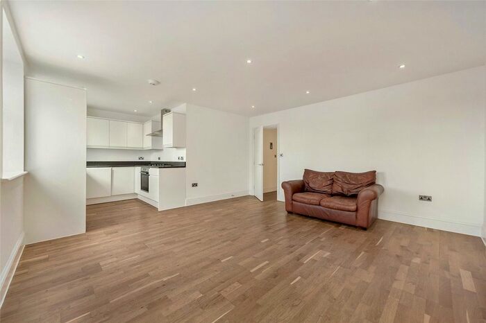 2 Bedroom Flat To Rent In Westow Hill, London, SE19
