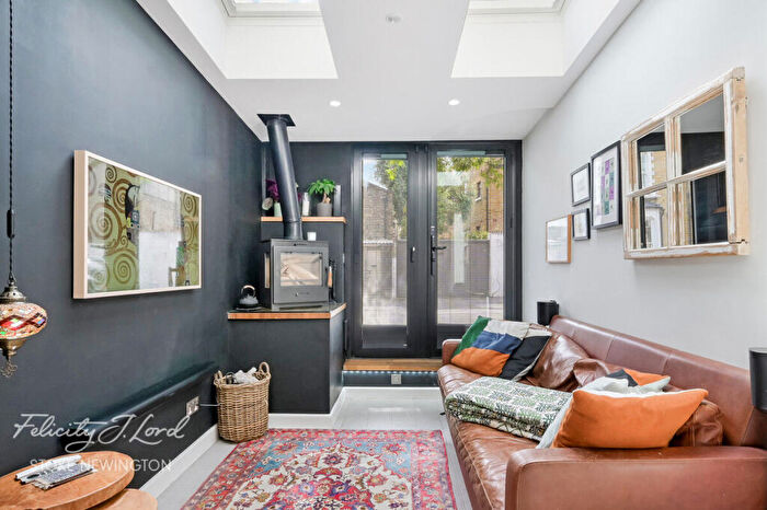 2 Bedroom End Of Terrace House For Sale In Lidfield Road, London, N16