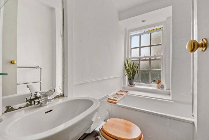 1 Bedroom Flat For Sale In Eton College Road, Chalk Farm, Camden, NW3