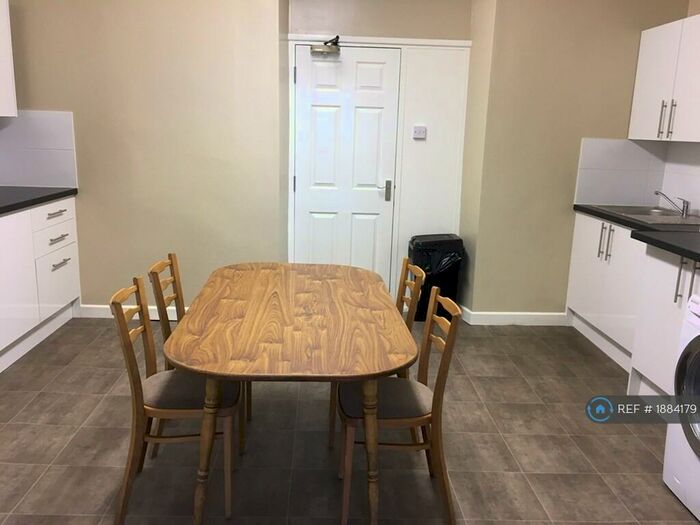 4 Bedroom Maisonette To Rent In Stokes Croft, Bristol, BS1
