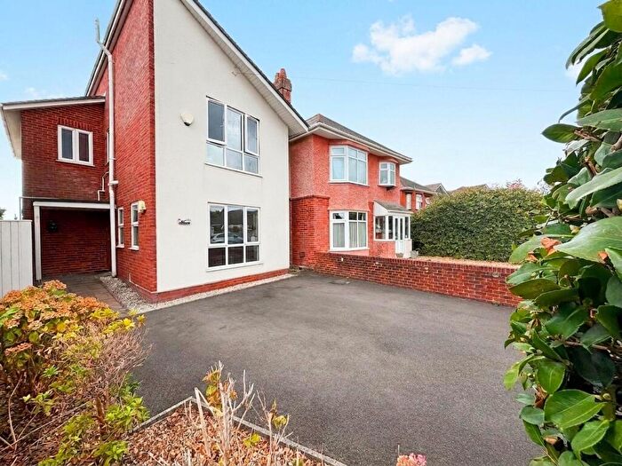 4 Bedroom Detached House For Sale In Hill View Road, Bournemouth, BH10