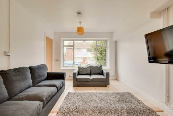 5 Bedroom House To Rent In College Road, Canterbury, CT1