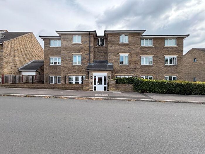 2 Bedroom Flat For Sale In Highfield Chase, Dewsbury, West Yorkshire, WF13